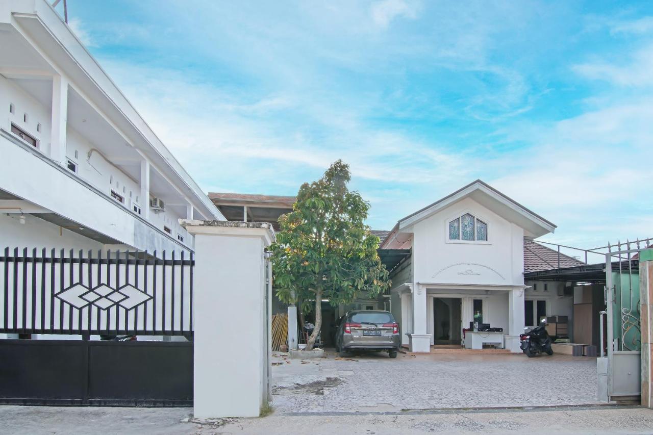 Oyo 91681 Raysa Homestay Pekanbaru Exterior foto