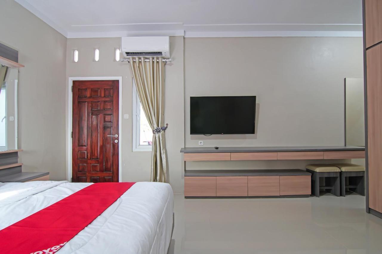 Oyo 91681 Raysa Homestay Pekanbaru Exterior foto